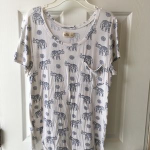🐘👚Hollister tshirt